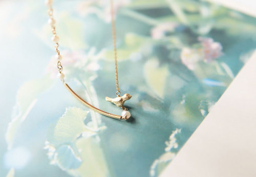 Delicate vintage style charm necklace Features a bird charm and white pearls on a circular link chai