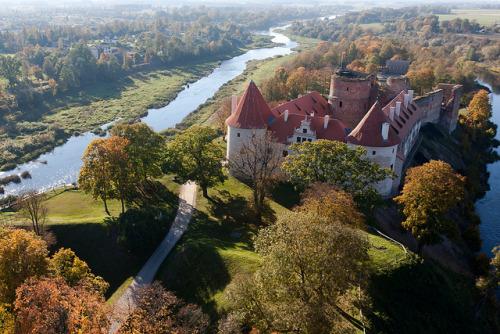 fyeaheasterneurope: Bauska Castle, in Latvia, is actually a castle and a palace. The castle was buil