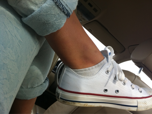 deadlyvibes:  Ksubi jeans and converse♡♡