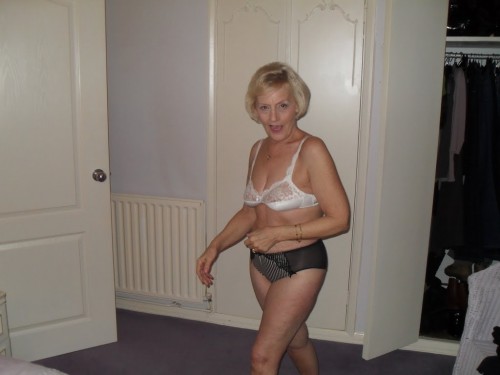 Oh! Yes the perfect granny in stunning granny bra and panties