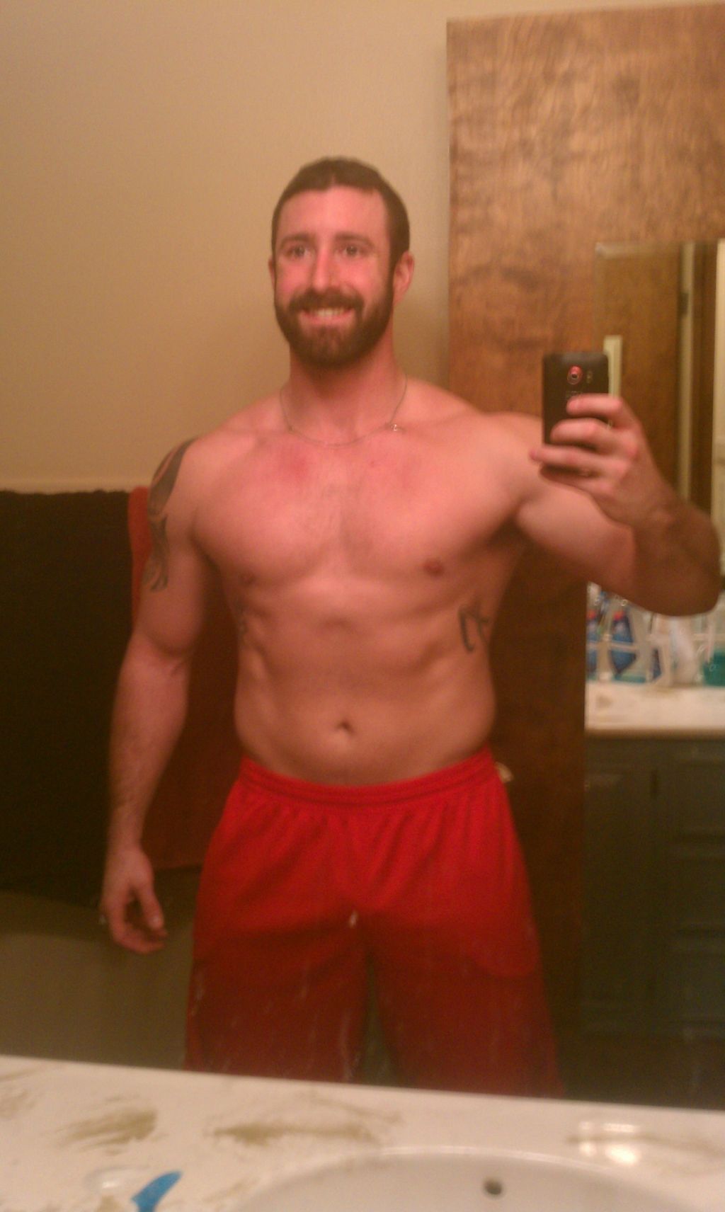 copslover:  takeandfake:  Vinny Castillo (Twitter pics) http://twitter.com/vinnycastillo88
