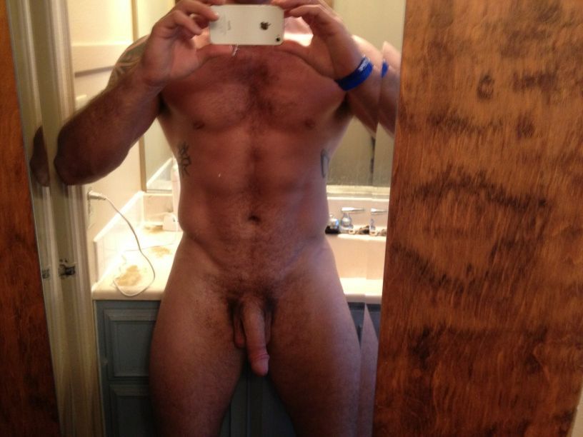 copslover:  takeandfake:  Vinny Castillo (Twitter pics) http://twitter.com/vinnycastillo88