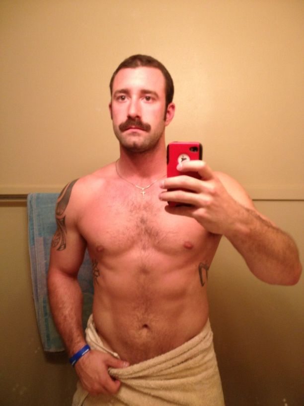 copslover:  takeandfake:  Vinny Castillo (Twitter pics) http://twitter.com/vinnycastillo88