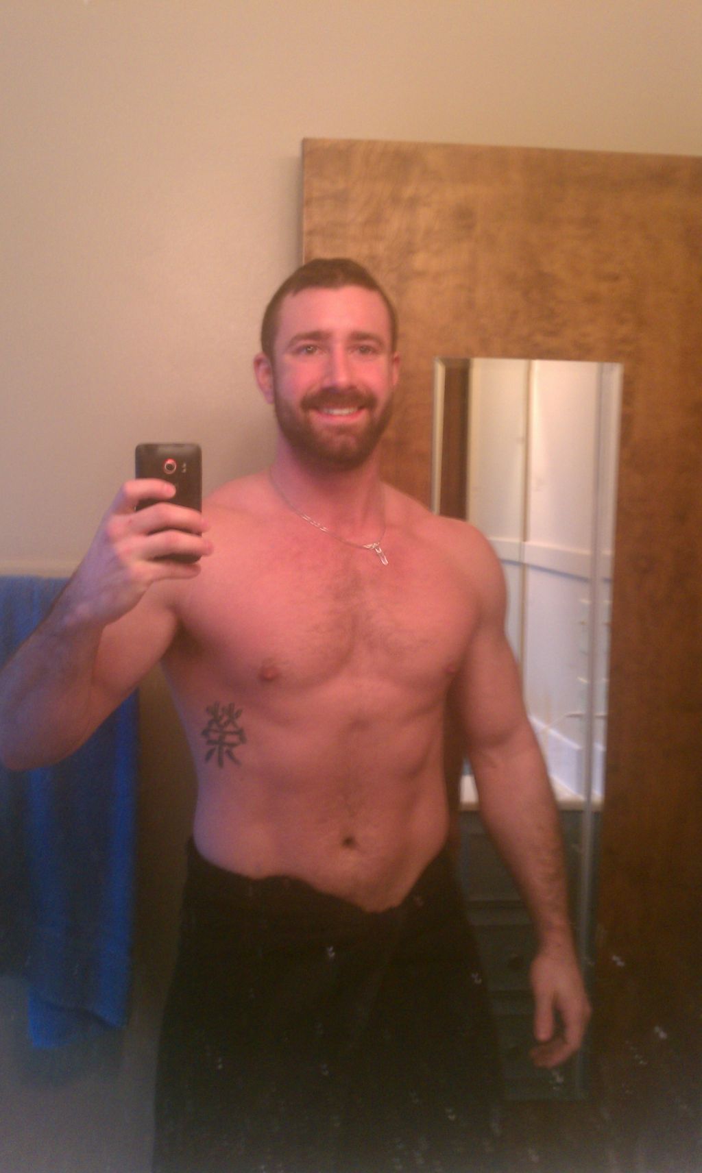 copslover:  takeandfake:  Vinny Castillo (Twitter pics) http://twitter.com/vinnycastillo88