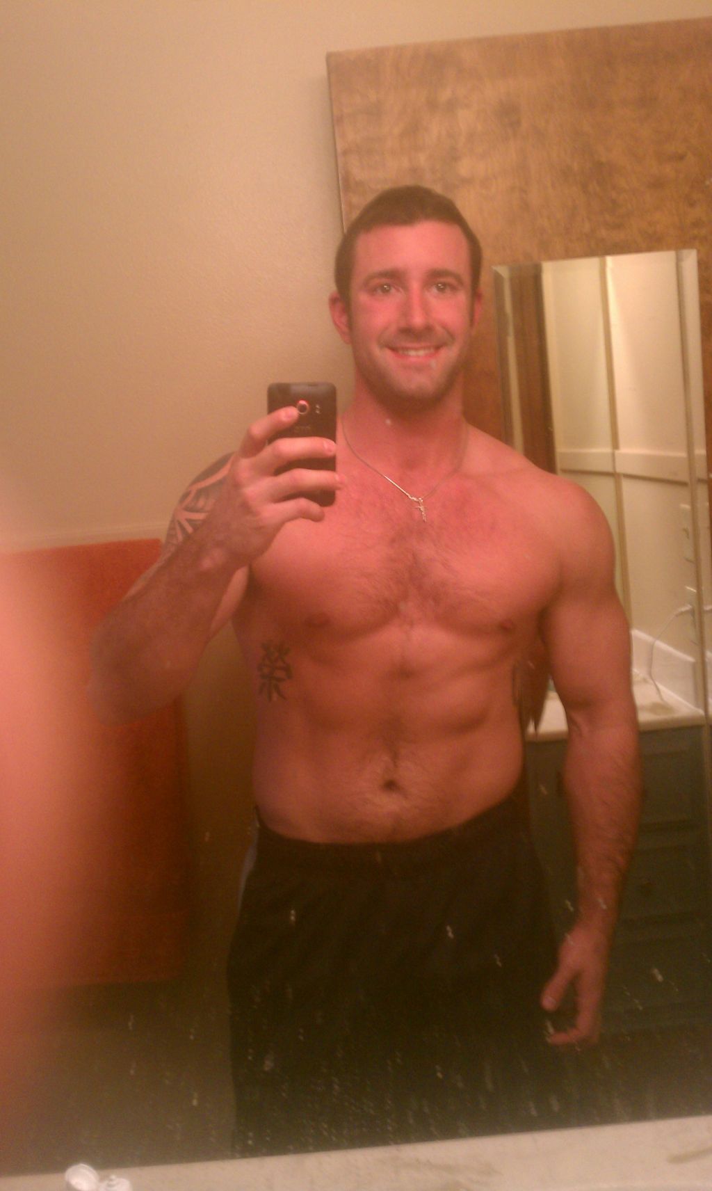 copslover:  takeandfake:  Vinny Castillo (Twitter pics) http://twitter.com/vinnycastillo88