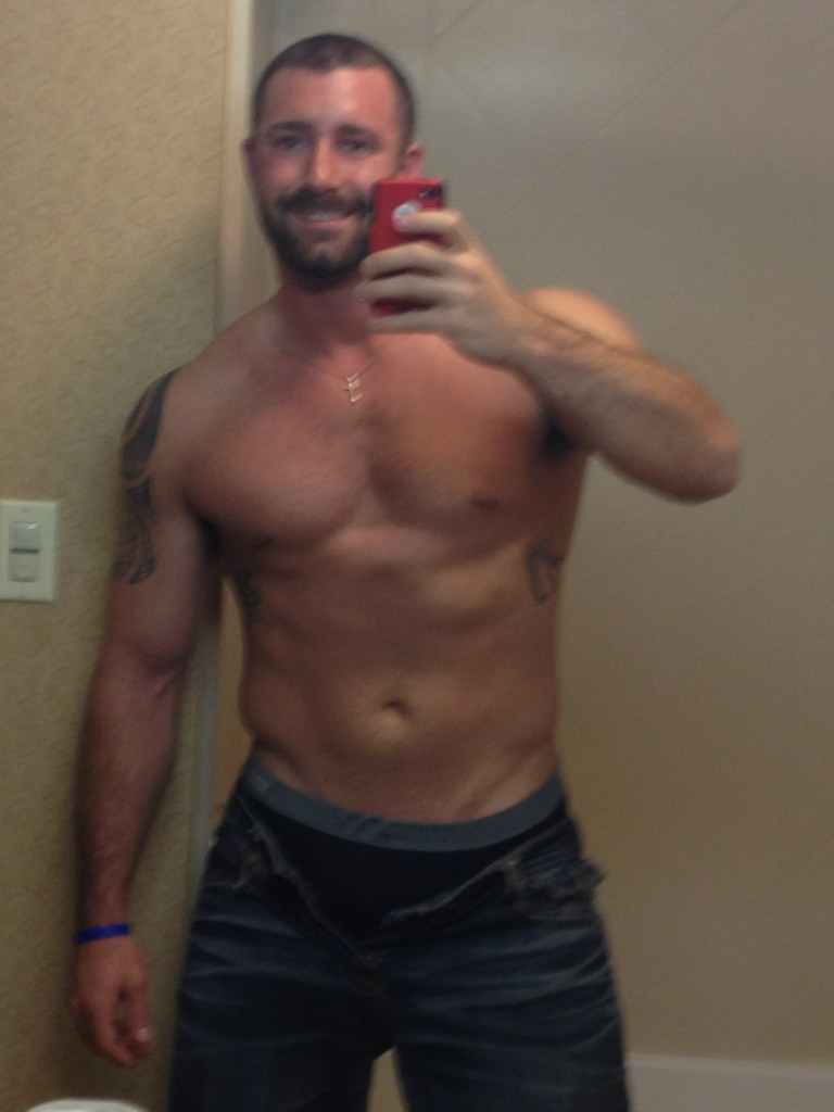 copslover:  takeandfake:  Vinny Castillo (Twitter pics) http://twitter.com/vinnycastillo88