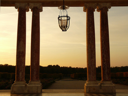 a-l-ancien-regime: Reflets de Versailles  - Comme un tableau italien … Loggia et parterr