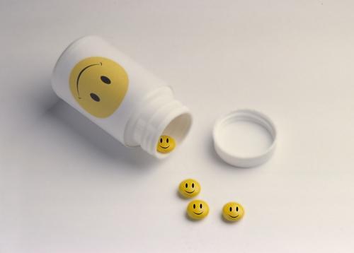 call-it-kaaaarma:  wusjalkasj , me acordé del capítulo de los simpsons cuando Lisa toma esas pastillas , y barney vomita caritas felices po’ hueón :’) XD