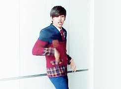  20/50 gifs of Dongwoo 