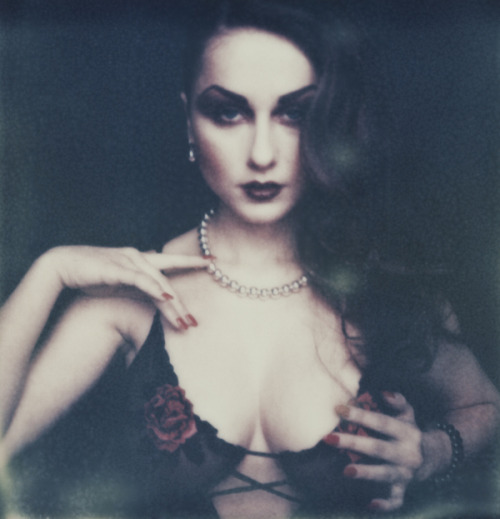  SX-70 Polaroid avec Acid Doll….. Pierre Manning 