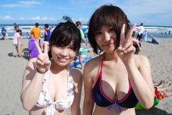 singsong:  みんくちゃんねる - 夏は海やプールにいる水着姿の女が一番抜ける