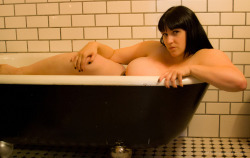 veracityinbloom:  How scandalous is it to reblog ones self?  I want a pic like this of my lovely lady!  :D