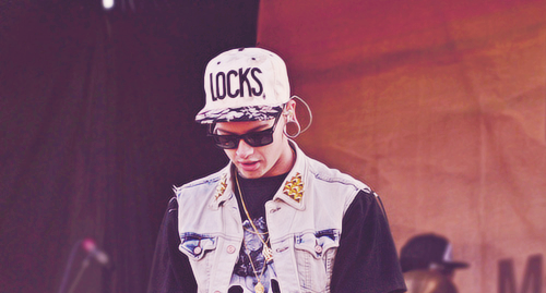  54,55/100 photos of T.Mills 
