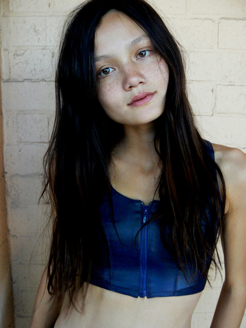 beyondthewater:  mihstie:  bbyyyy  gorgeous  minha versão morena 
