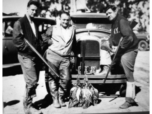 Babe Ruth (right) hunting with Lou Gehrig (left) and car salesman Glen Thomas (center), 1926.