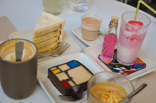 sfmoma: pioneer-boy: Coffee Break at the MOMA Dang, you went all out! Thiebaud Cake, Mondrian cake, 