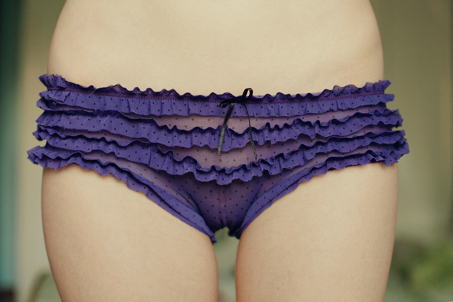 catiebriehart:  withmyheartwideopen:  fascinantechosedenouveau:  Purple, ruffles,