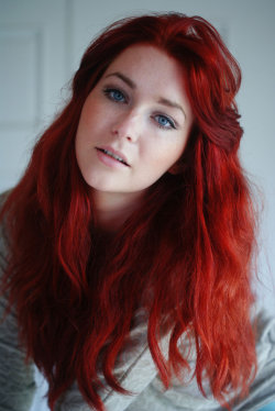 redheads-only:  hotphotography:  red id by