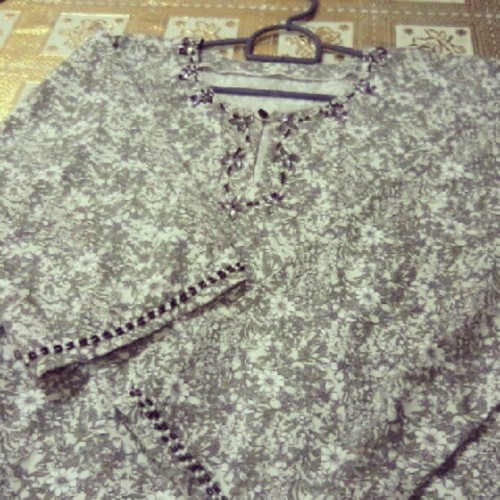 Baju raya ku dah siap! Thanks kepada kerja tangan mak su i! #aidilfitri #raya2012 (Taken with Instag
