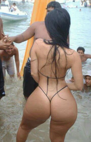 snowman-que:  Good &amp; Plenty – She looks Good and she has Plenty of Azz