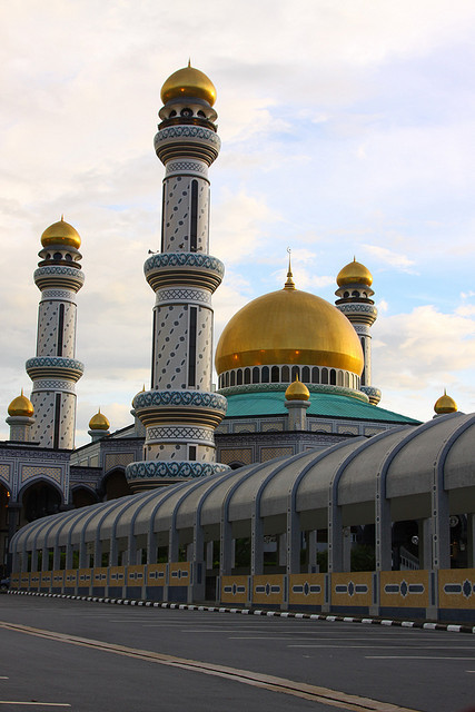 Jame Asr Hassanil Bolkiah Mosque, Brunei (by amali.didie photography).