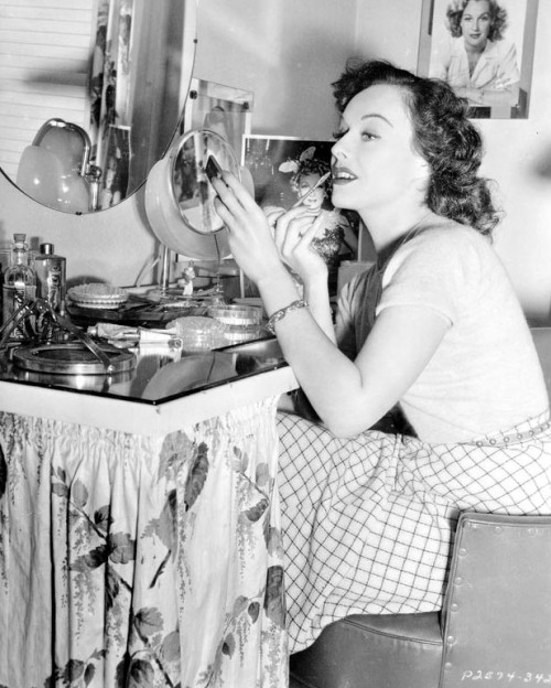 ladylikelady:  Makeup and Dresser Ann Blyth, Ginger Rogers, Betty Grable, Carole Landis, Paulette Goddard and Sonja Henie 