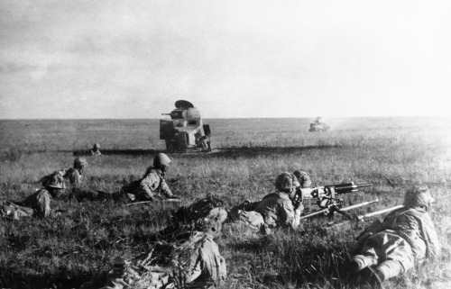 operator-as-fuck: georgy-konstantinovich-zhukov: Japanese soldiers skirmish with Soviet troops near 