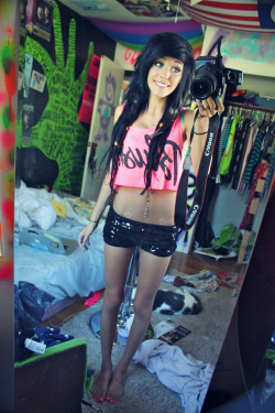 b1ush:  love my blush crop top :* 