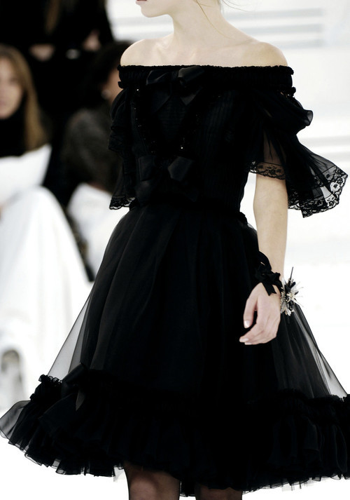voguelovesme:  Chanel Haute Couture Spring/Summer 2006