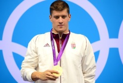 positive-press-daily:   Gold Medalist Makes