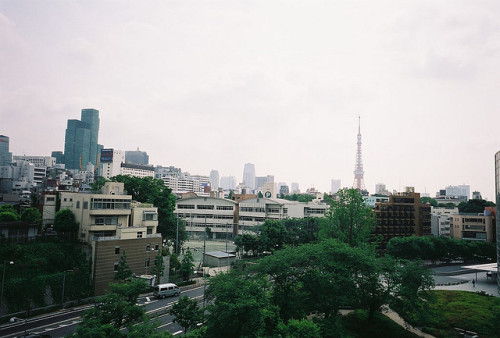 ileftmyheartintokyo:tokyo tower by yongseok -_- on Flickr.