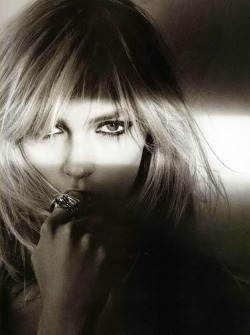 breathtakingportraits:  Anja Rubik - Polish Girl View Post 