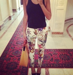 hikatey:  turquo-ise:  queued ♥  her pants are gorgeous 