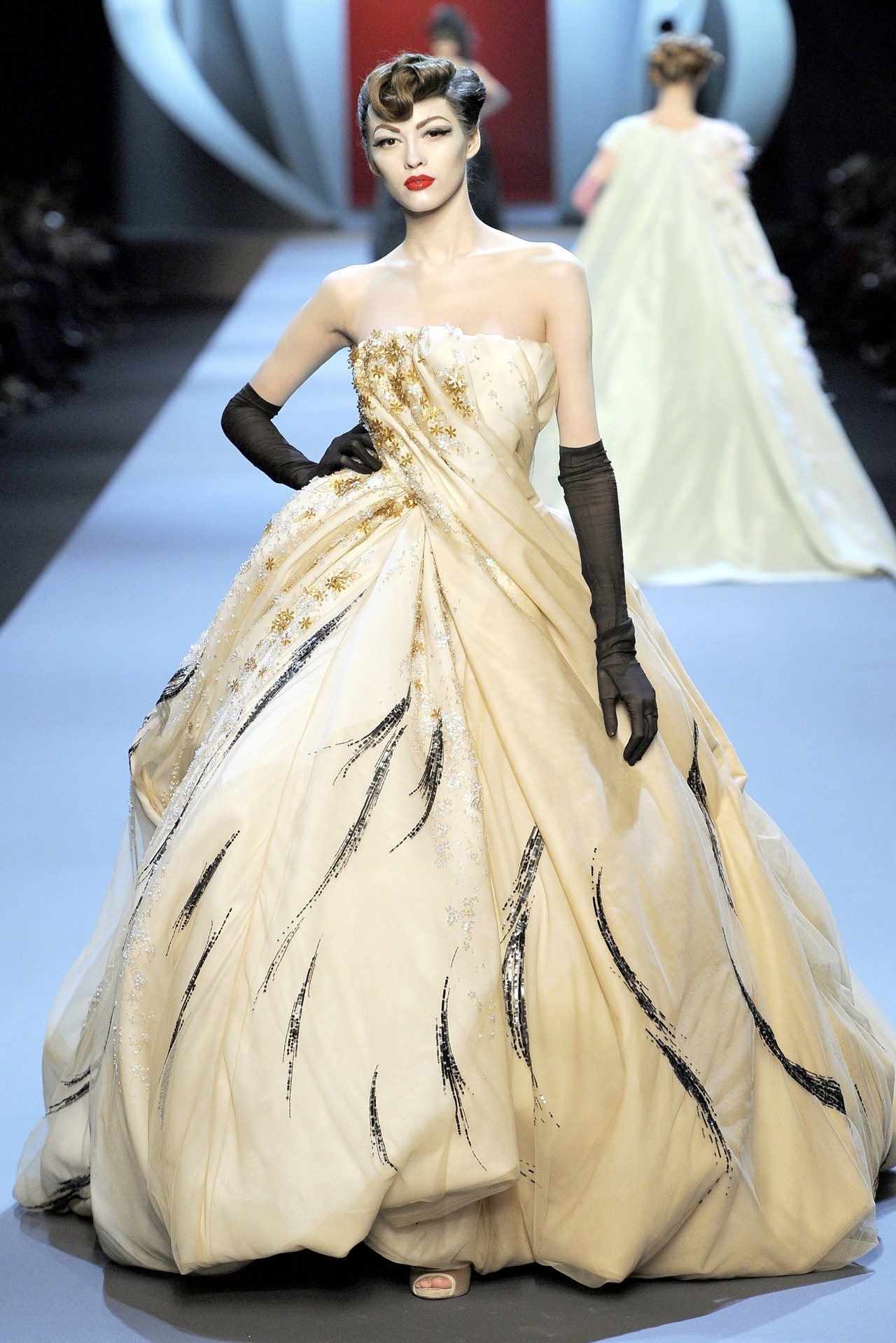 Couture collection. Кристиан диор 2011 от Кутюр. Диор 2022 Haute Couture. Кристиан диор платья. Платья Dior Haute Couture.