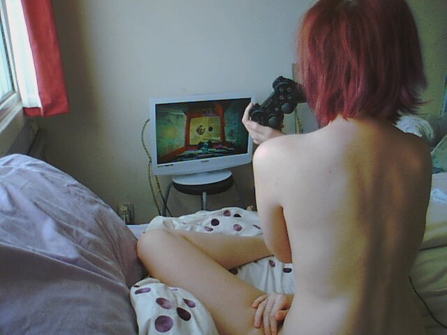 allieclarkson:  naked gaming &gt; 