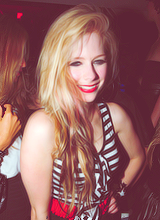 lavignas:  Avril + pink&black hair 