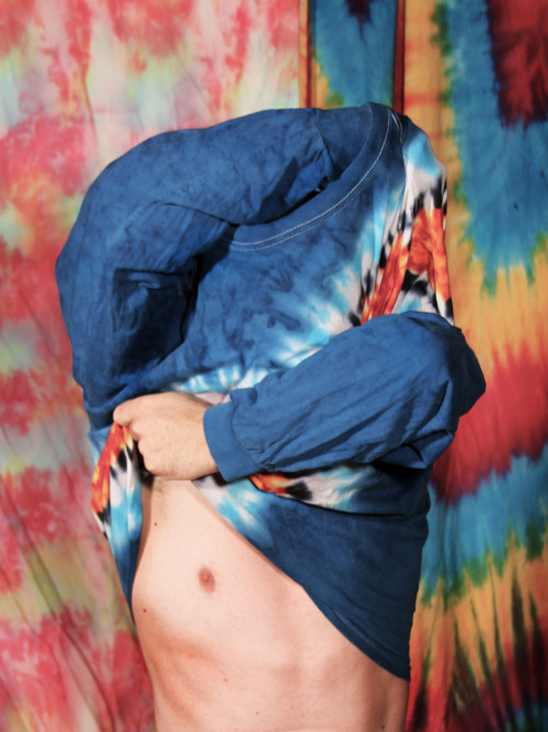 letselopetoday:  delaneyallen:   Self Portrait (2012)   A selfportrait from Delaney Allen. His monograph of a book Painting A Portrait is full of loneliness and solitude. Absolutely beautiful.