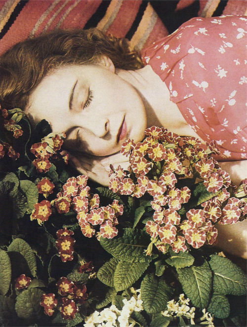 studyincontrasts: Lillian Gish Photographer Edward Steichen captured the actress in an early colour 