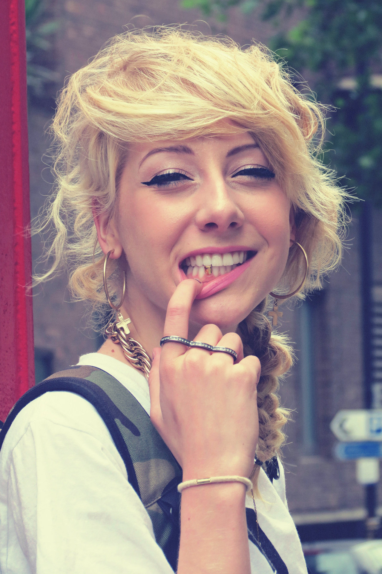 zadegetsfaded:  trillavanilla:  gold teeth…game over  marry me plz 