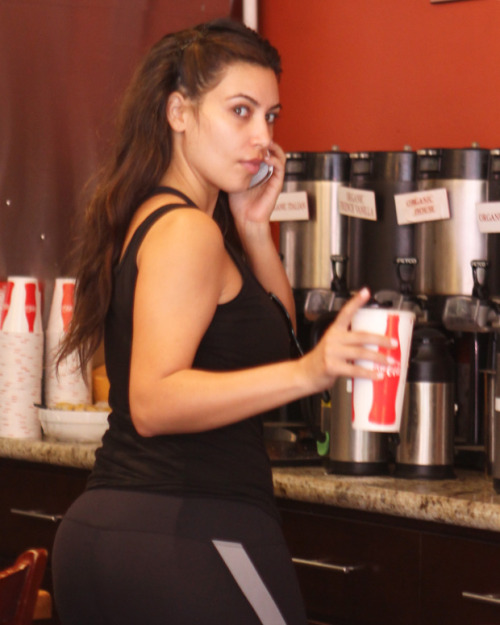 allthickwomen:  Kim Kardashian. Doesn’t seem to me like she looks bad without make. Apparently, this was taken after her Pilates class. 