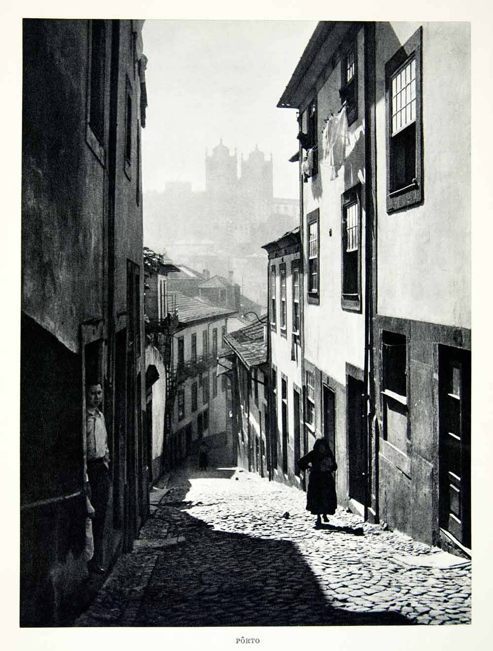 A narrow street in the city of Porto, Portugal, 1950s
Thanks to firsttimeuser