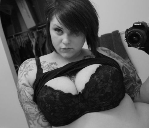 tha-kittiestitties:  LORD  I think eve the devil over from this lovely.