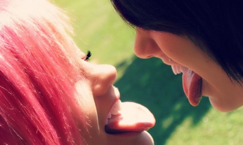 cutefucks:  smile-urfucking-baked.tumblr.com/