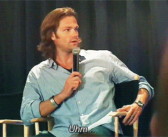 cherry619:  tardis-impala: [x]   #omg i love how freaked out jared is when someone