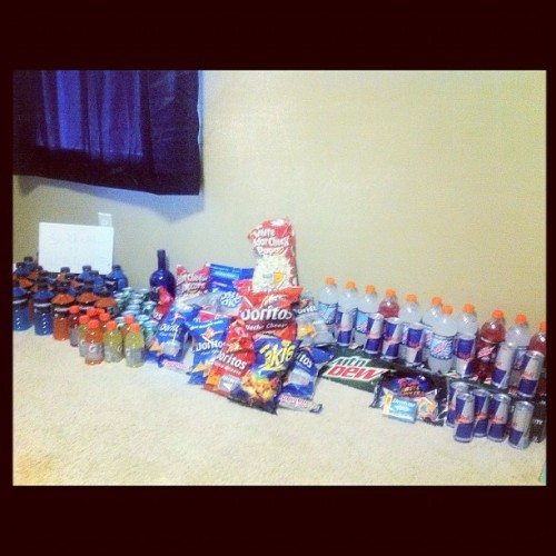 surrealex:  When i was super hungry #munchies #mountaindew #powerade #snacks #gatorade #doritos #mw3 #takis #popcorn #redbull #zombiemode (Taken with Instagram)