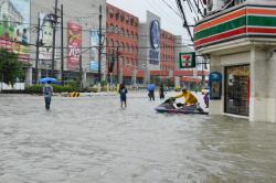 just-jemima:  Meanwhile in the Philippines…. My prayers go to them~