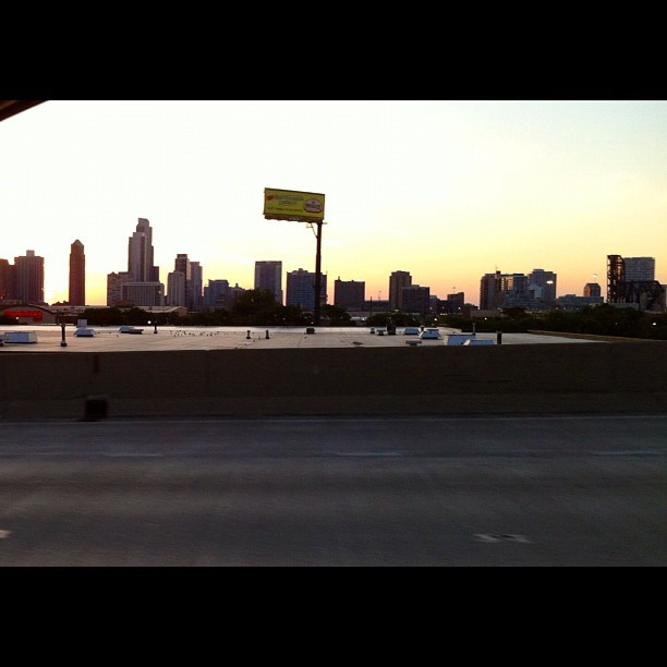 6am driving north on the e-way. #mycity #sunrise #nofilter #instaphoto #city #chicago