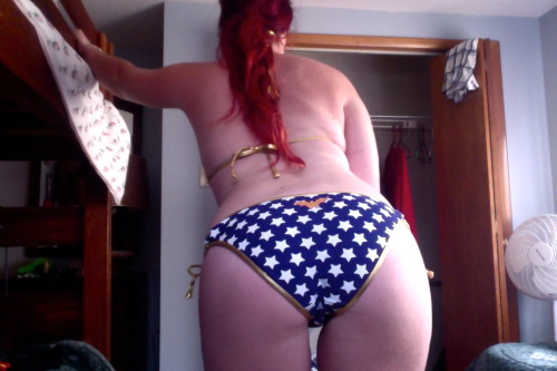 wonderwonderwoman:  i dunno why i cant take a flattering picture in this suit.. whatever