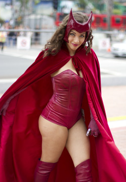 comicbookcosplay:  Scarlet Witch  Real nice