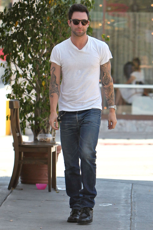 yellowasian:  Adam Levine | Los Feliz, 8.7  Adam